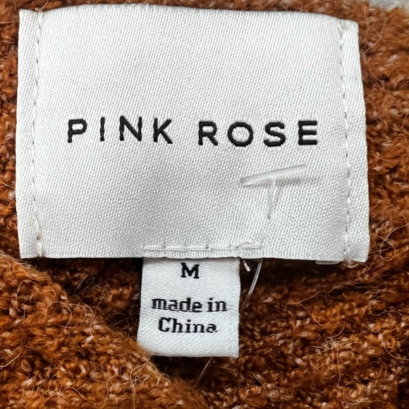 NWT “PINK ROSE” RUST/BROWN CROPPED SWEATER W/BUTTON DETAIL BACKING M - Picture 5 of 6